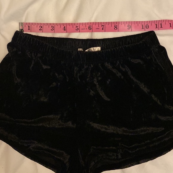 Velvet shorts - Picture 2 of 5